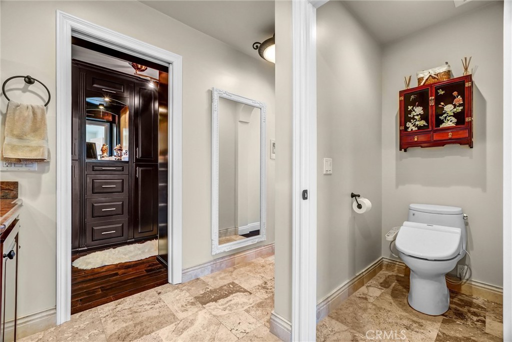 42 56th Pl Property Photo 29