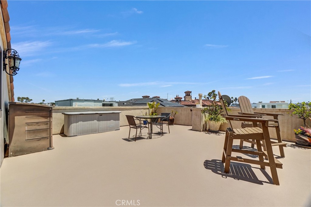 42 56th Pl Property Photo 36