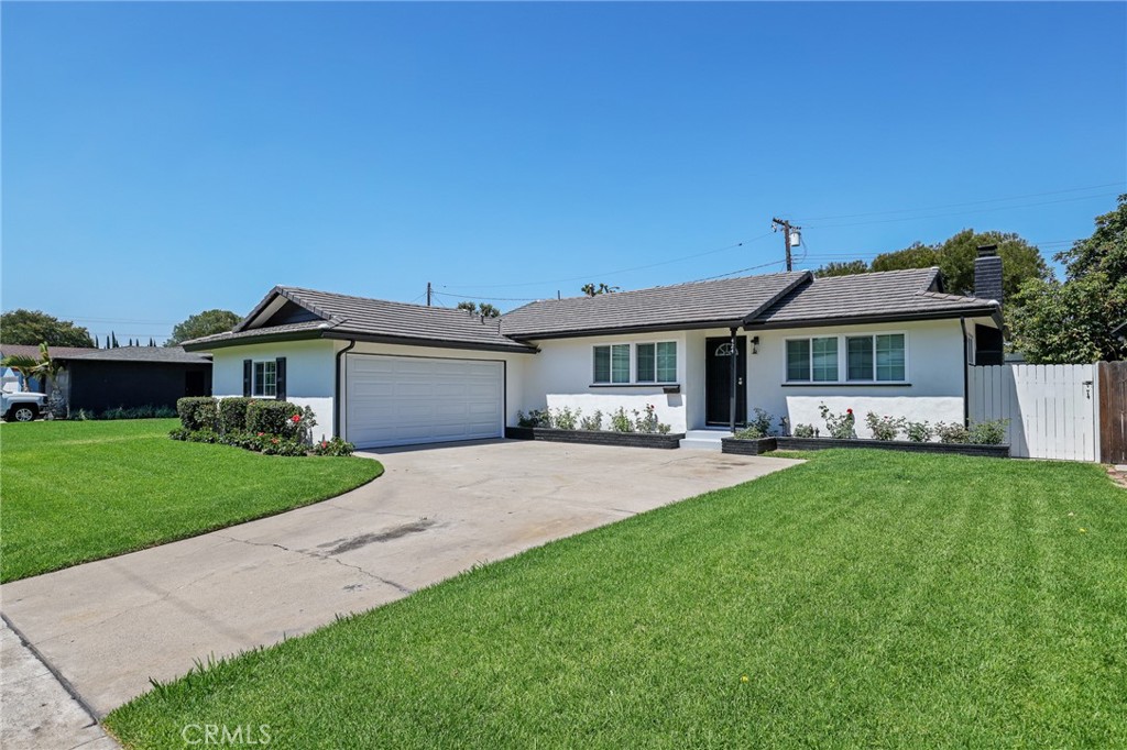 424 S Lilac Property Photo 2