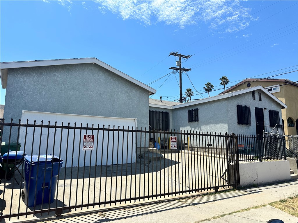 11167 S San Pedro Property Photo 1