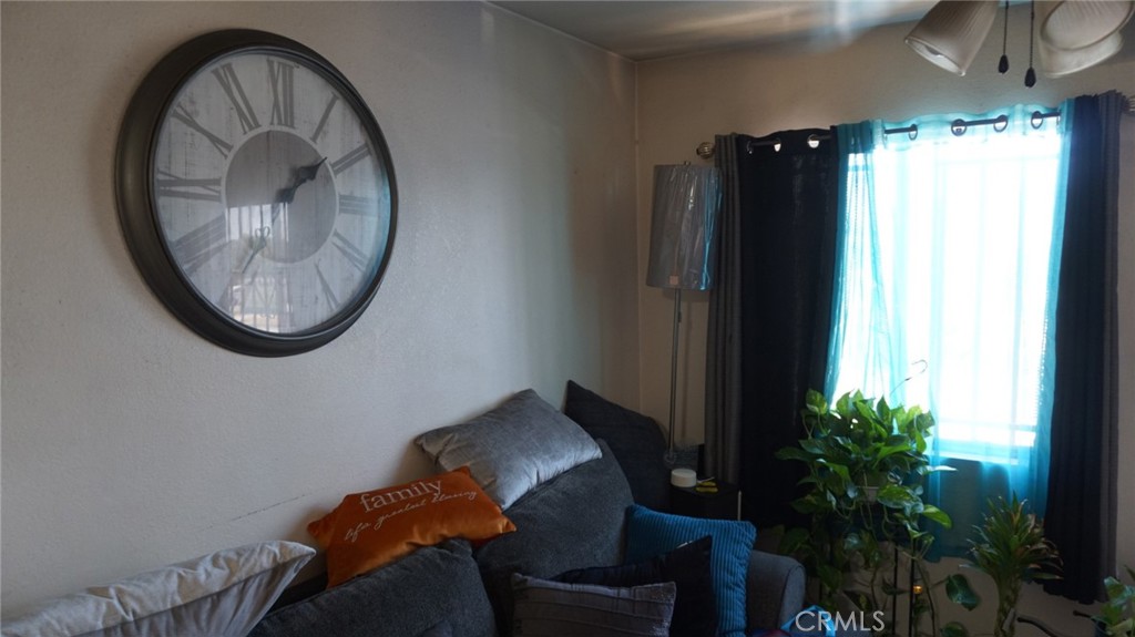 11167 S San Pedro Property Photo 5