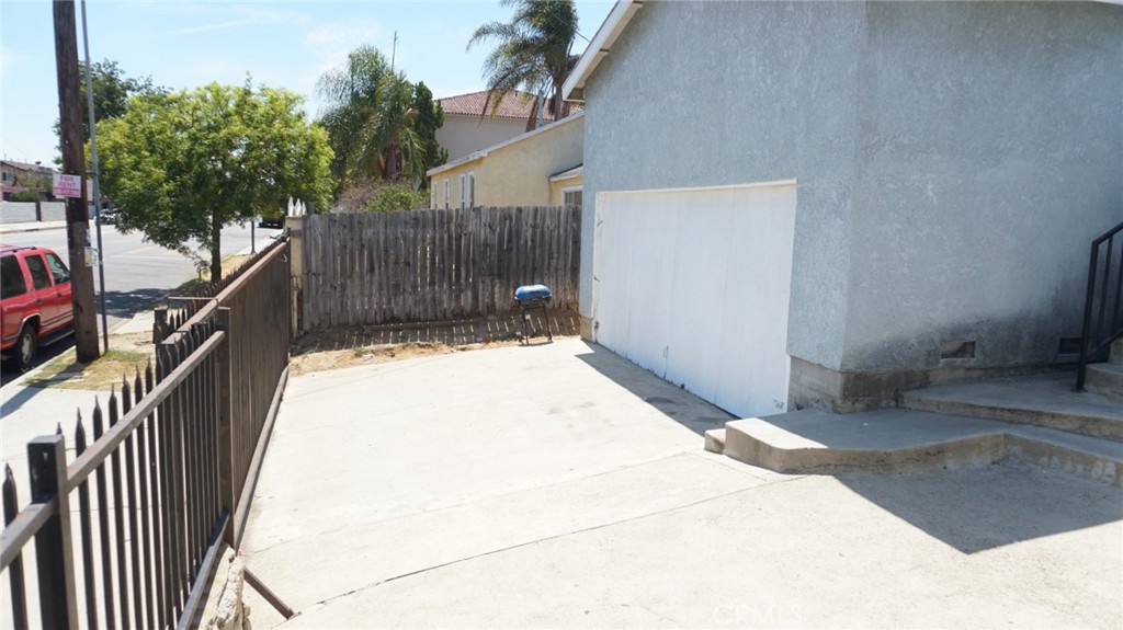 11167 S San Pedro Property Photo 6