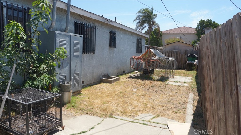 11167 S San Pedro Property Photo 8