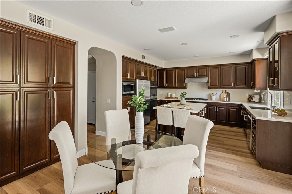6 Thorn Hill Property Photo 9