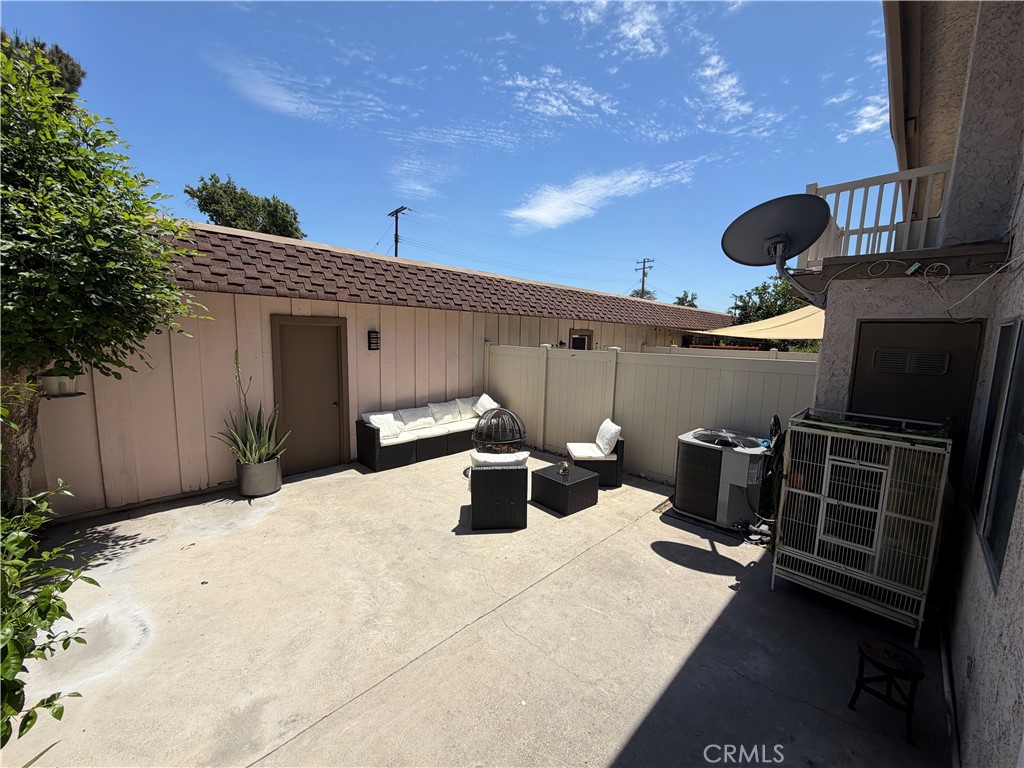 1252 N Citrus 1 Property Photo 3