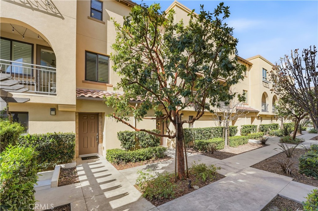 809 S Anaheim Boulevard 101 Property Photo 1