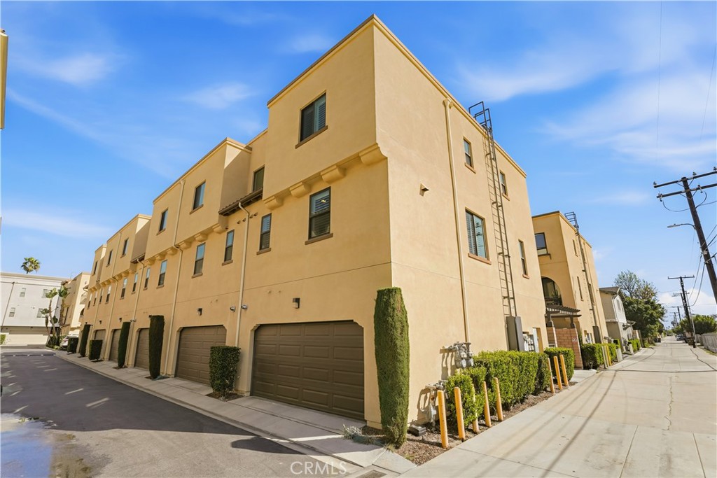 809 S Anaheim Boulevard 101 Property Photo 2