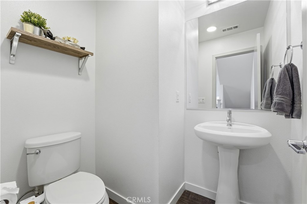 809 S Anaheim Boulevard 101 Property Photo 27