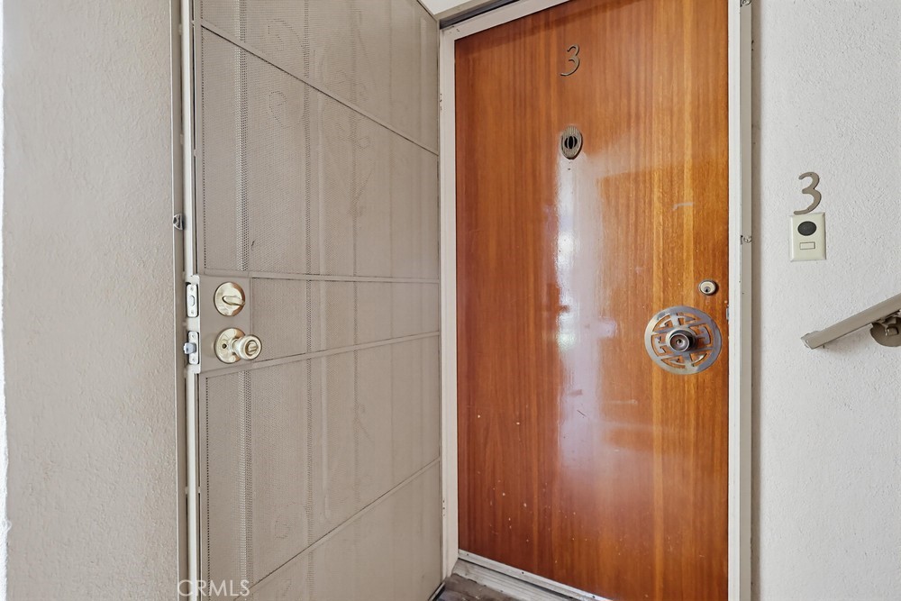 2060 E 3rd Street 3 Property Photo 8