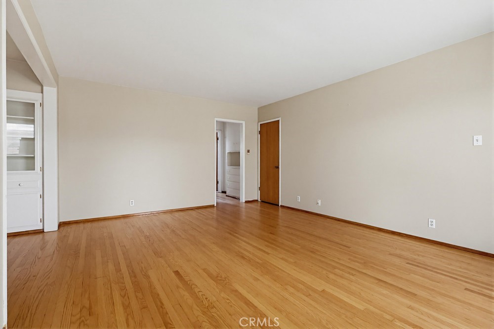 2060 E 3rd Street 3 Property Photo 11