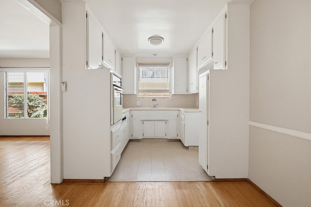 2060 E 3rd Street 3 Property Photo 19