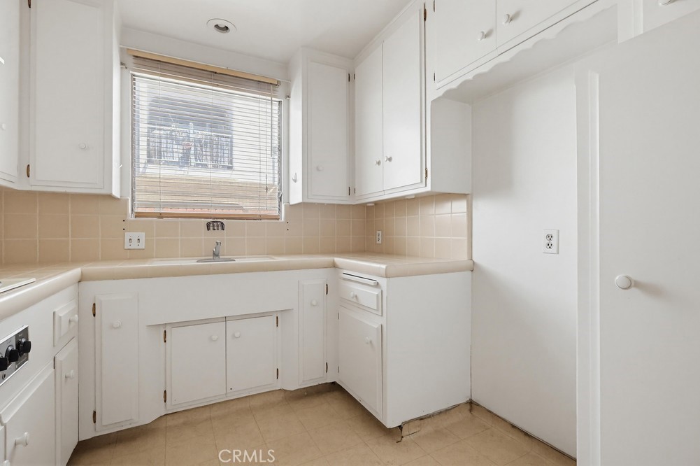 2060 E 3rd Street 3 Property Photo 25