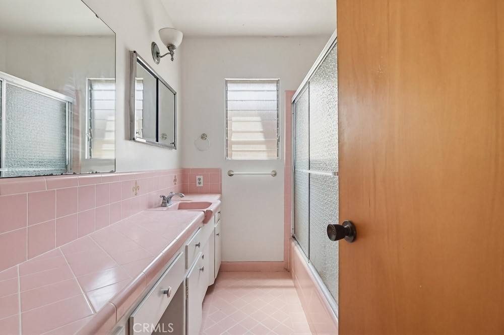 2060 E 3rd Street 3 Property Photo 31