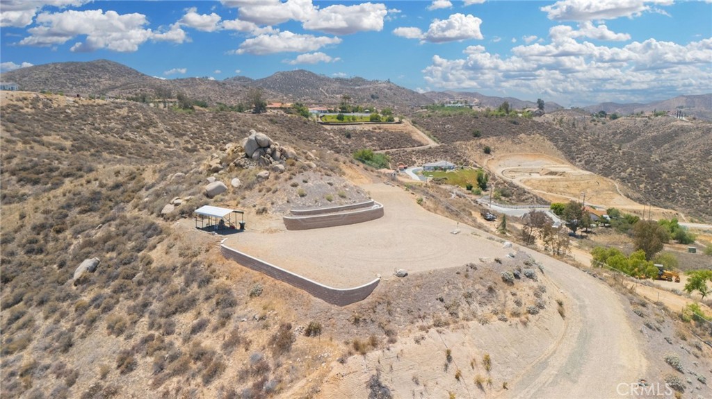 20825 Lakemount Court Property Photo 3