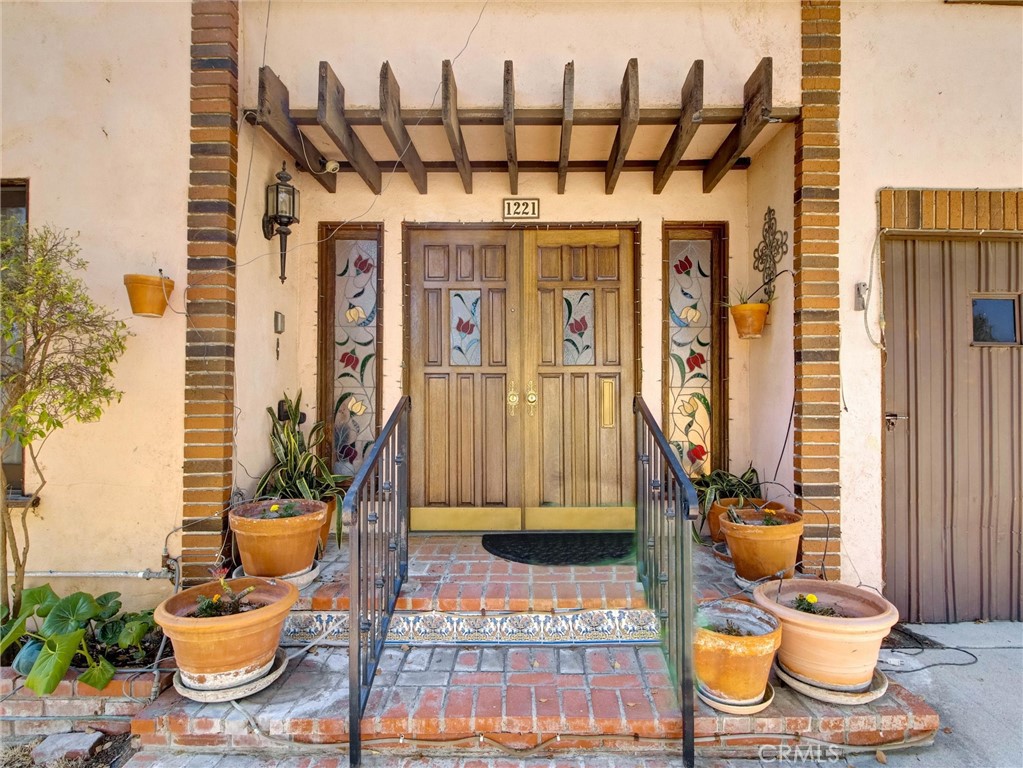 1221 Idlewood Property Photo 3