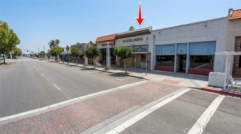 138 S Riverside Property Photo 1