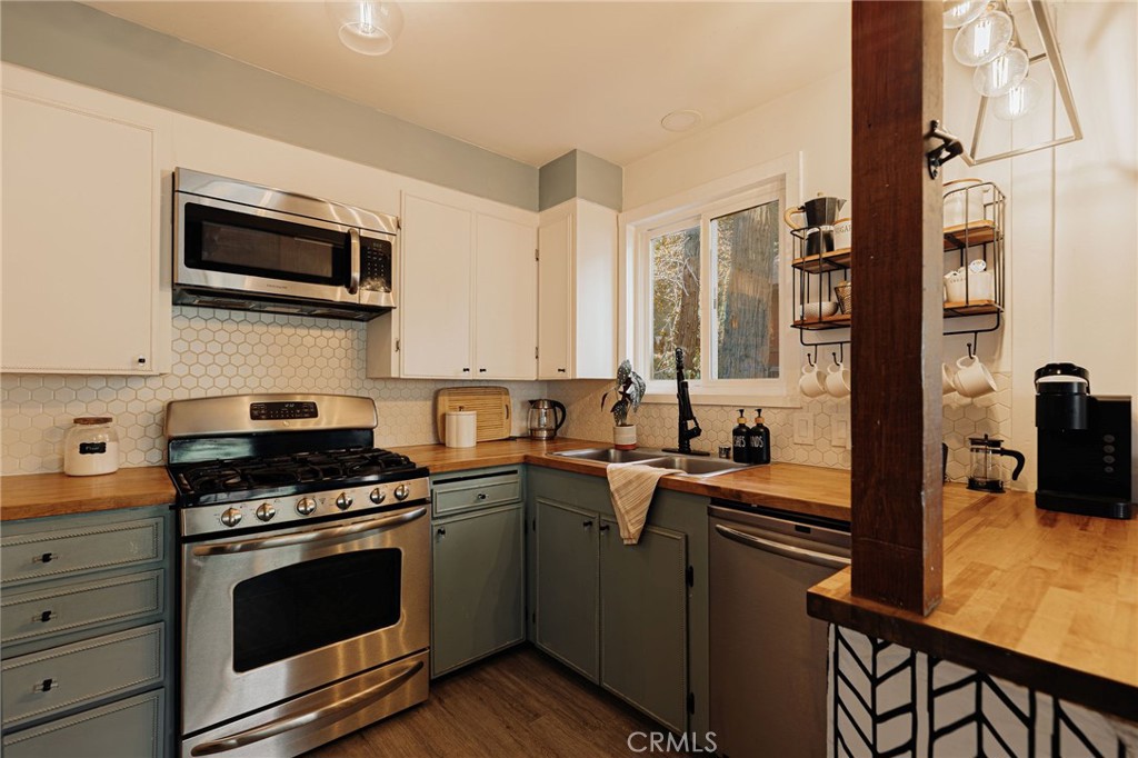 700 Community Property Photo 3