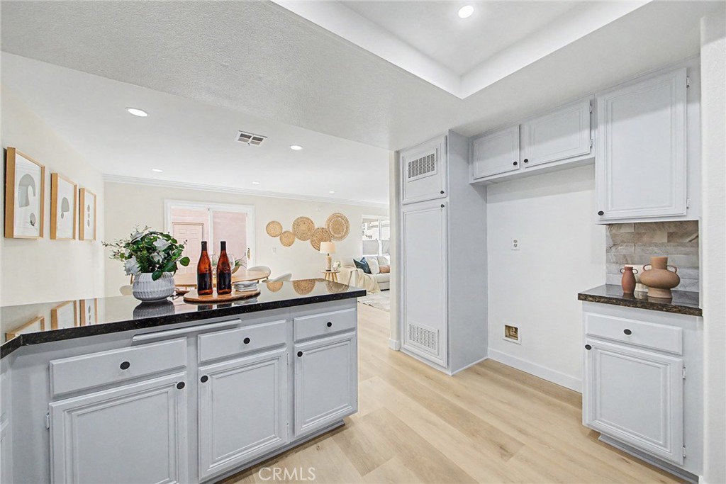 14682 Moon Crest Lane, #b Property Photo 8