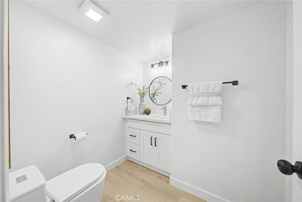 14682 Moon Crest Lane, #b Property Photo 9