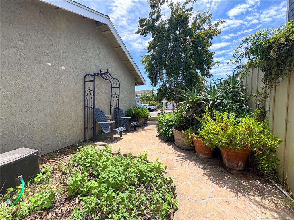 990 Trabuco Property Photo 32