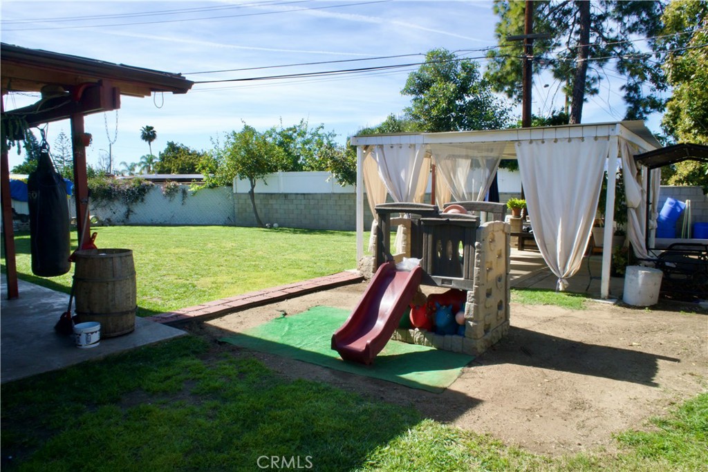 5825 N Orangecrest Property Photo 18
