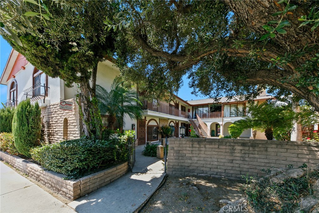 245 E Artesia Property Photo 4