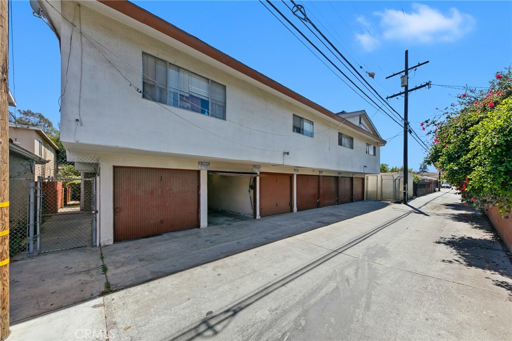245 E Artesia Property Photo 18