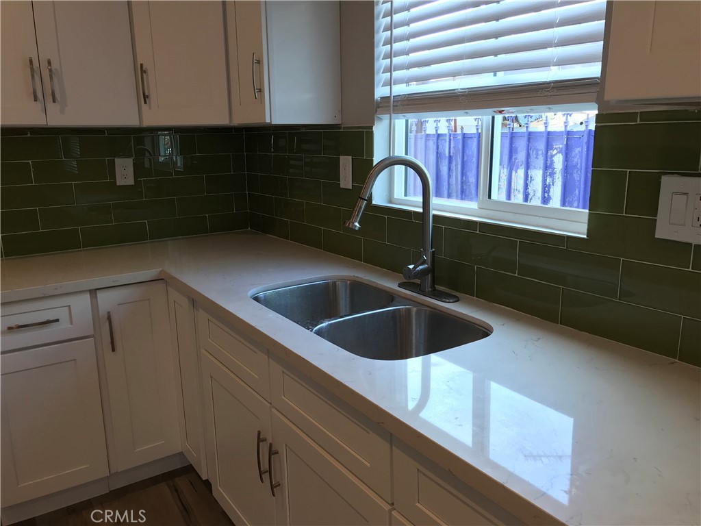 220 E 61st Property Photo 3