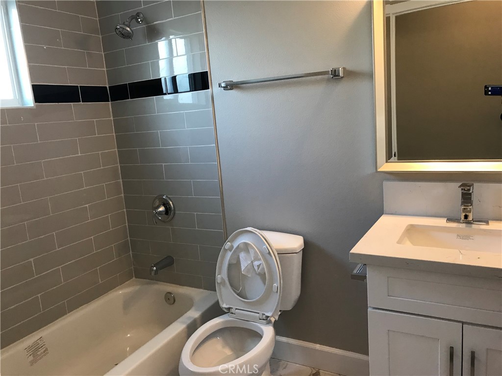 220 E 61st Property Photo 16