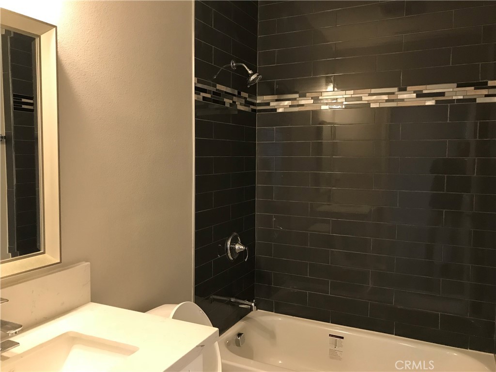 220 E 61st Property Photo 22