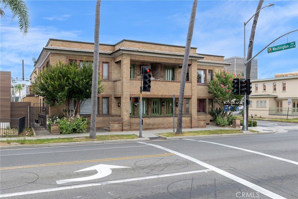1301 N Broadway Property Photo 1