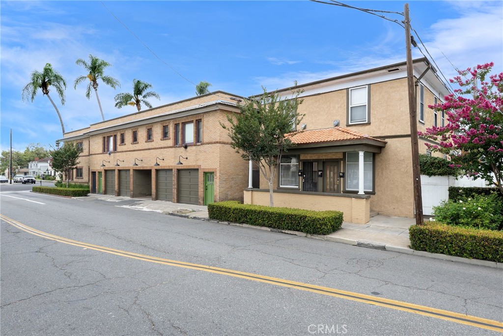 1301 N Broadway Property Photo 3
