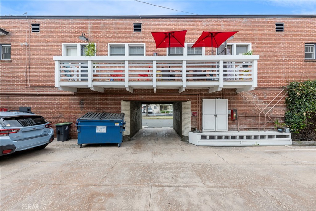 1301 N Broadway Property Photo 7