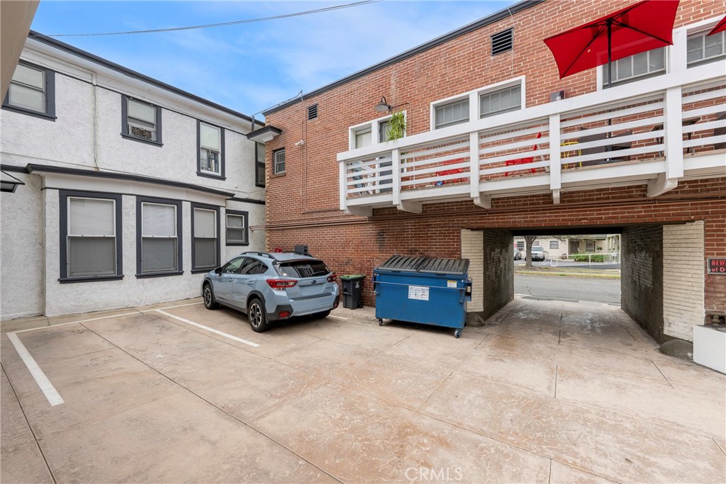 1301 N Broadway Property Photo 8
