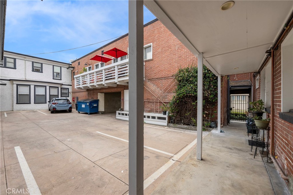 1301 N Broadway Property Photo 10