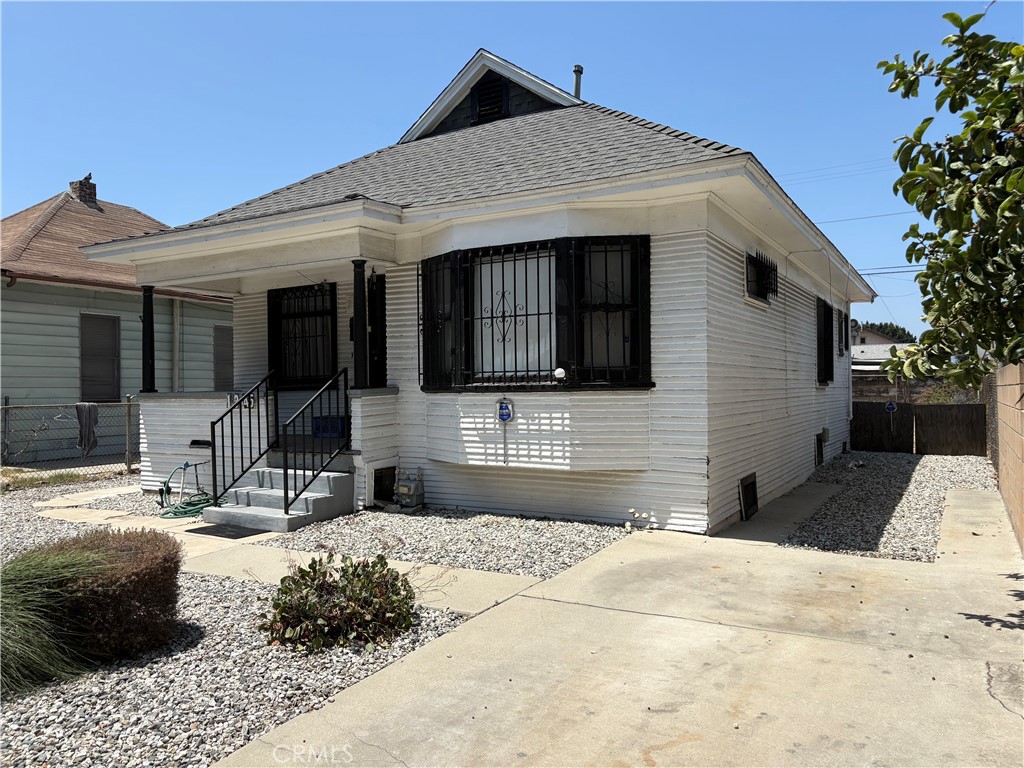 1345 E 58th St Street Property Photo 2