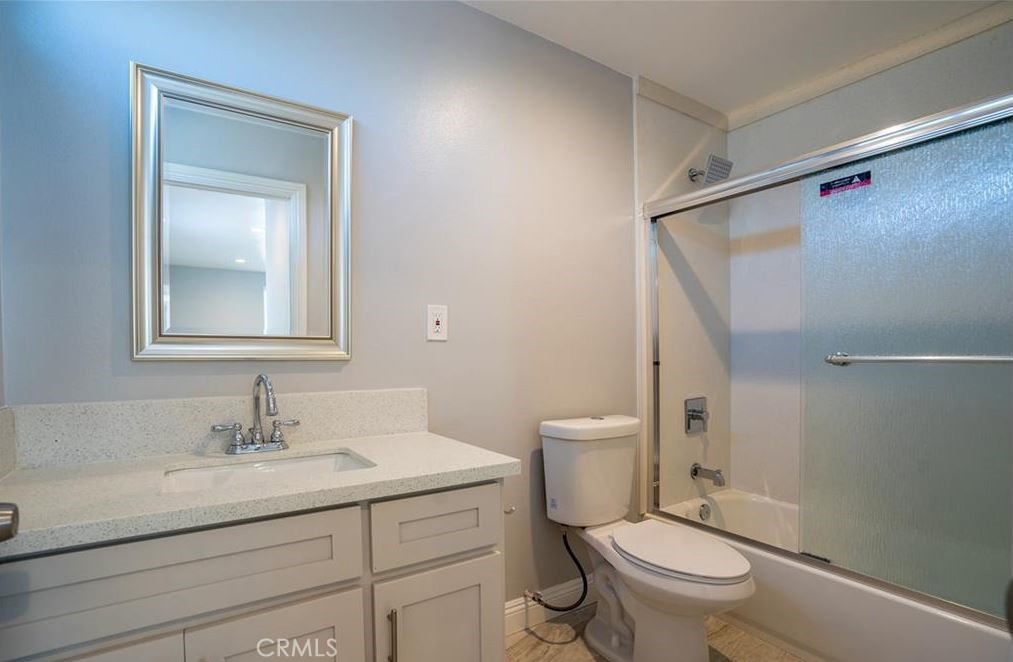2125 S West View Property Photo 5