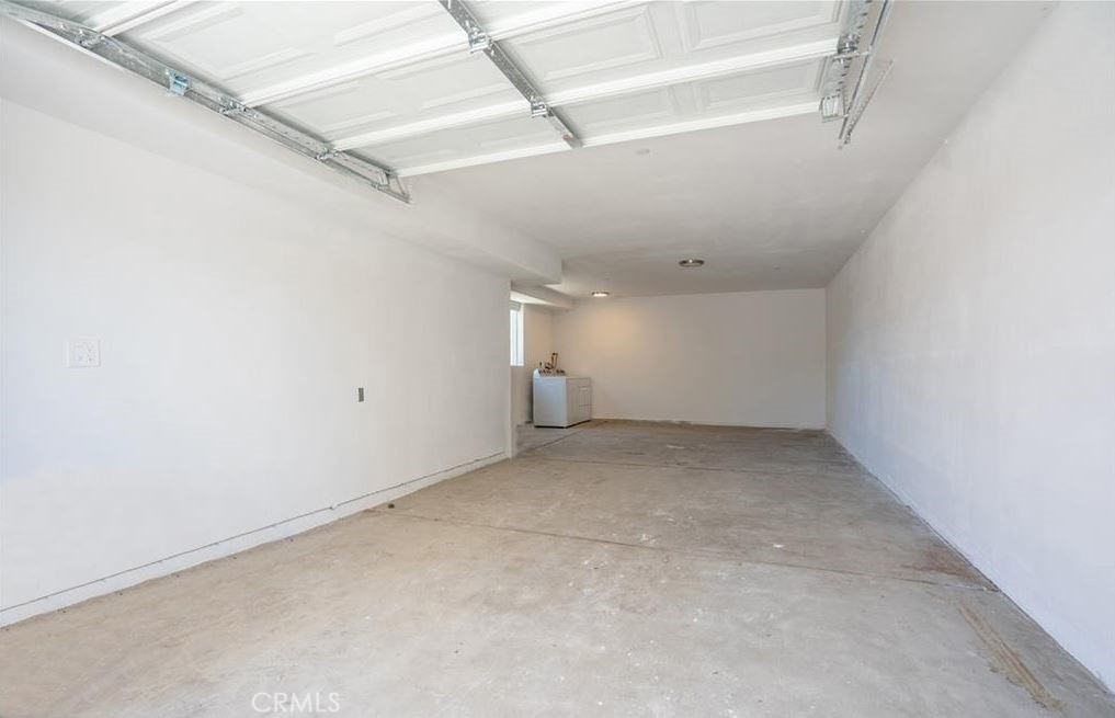 2125 S West View Property Photo 8