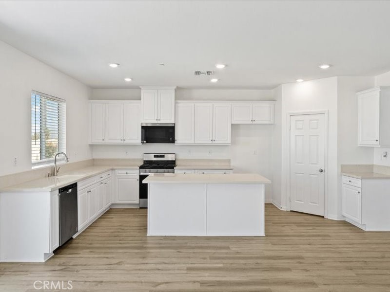 7561 Baerss Road Property Photo 9