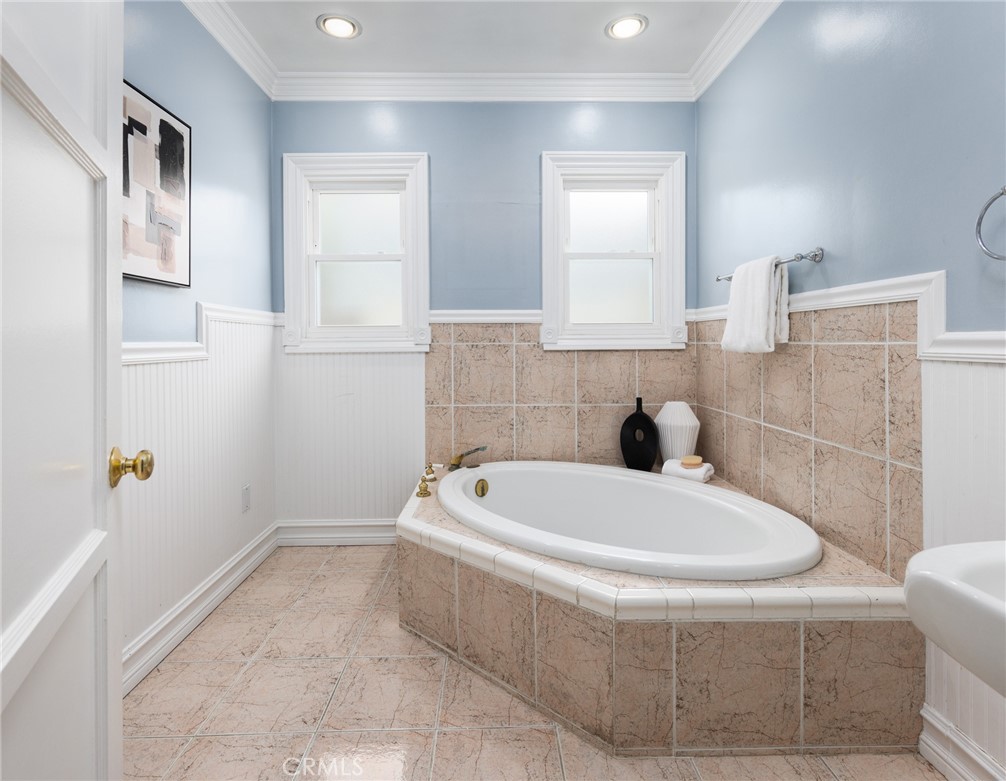 1026 W 19th Street Property Photo 28