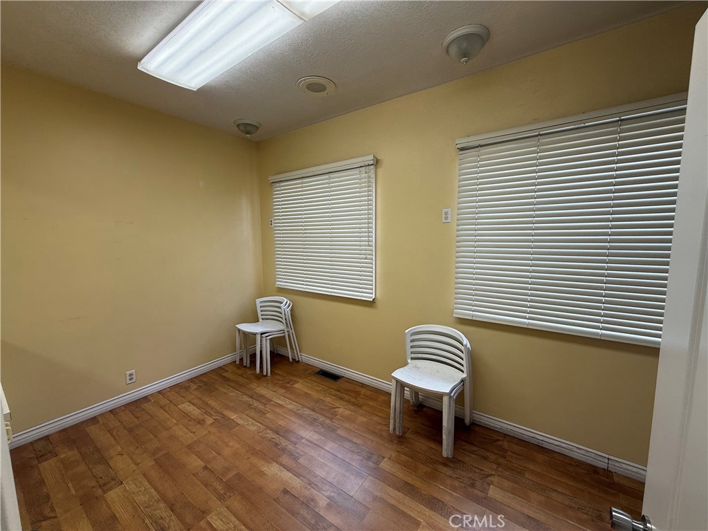 220 W Cypress Property Photo 8