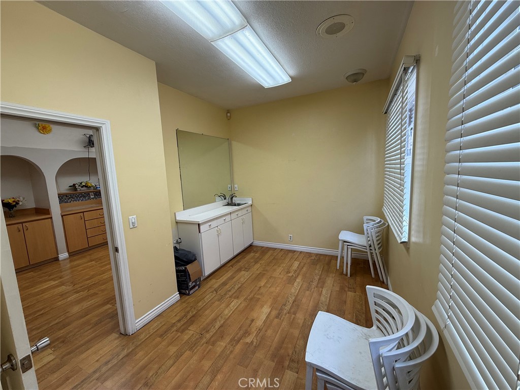 220 W Cypress Property Photo 9