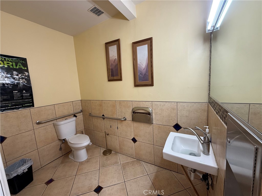220 W Cypress Property Photo 10