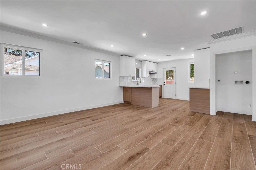 3516 Montclair Street Property Photo 6