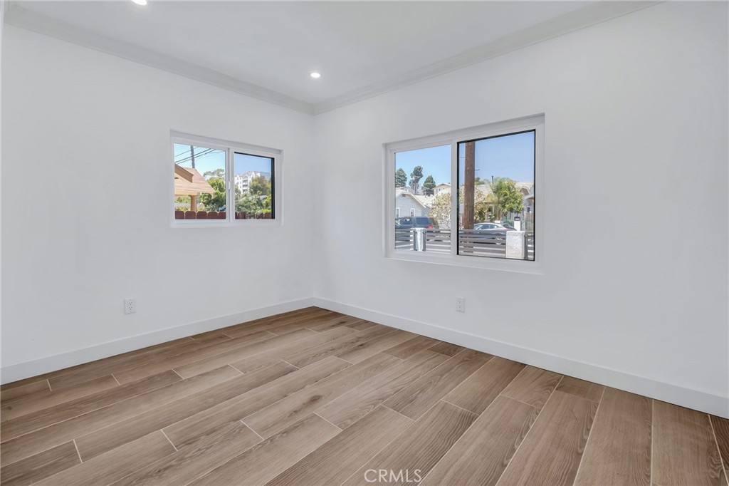 3516 Montclair Street Property Photo 25