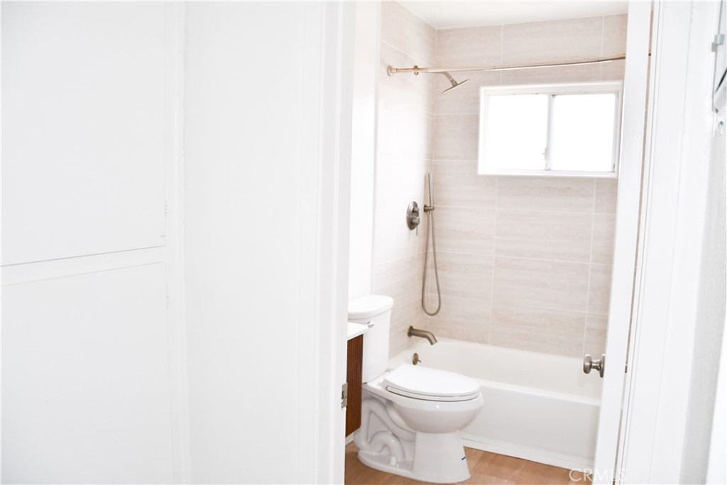 994 Valencia 104 Property Photo 32