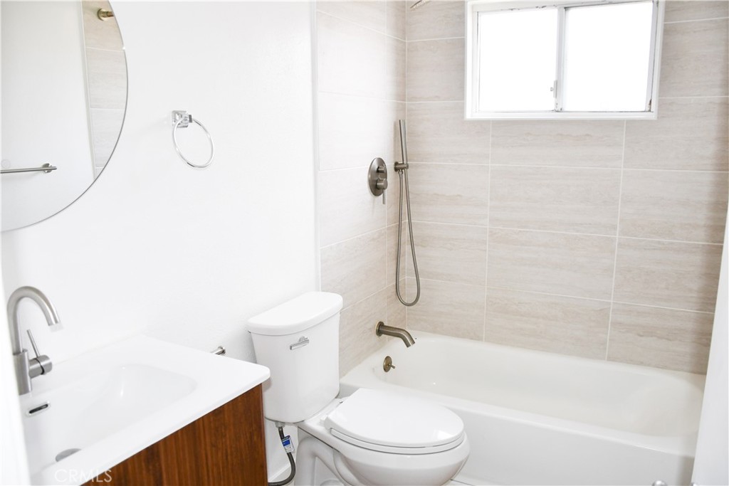 994 Valencia 104 Property Photo 33
