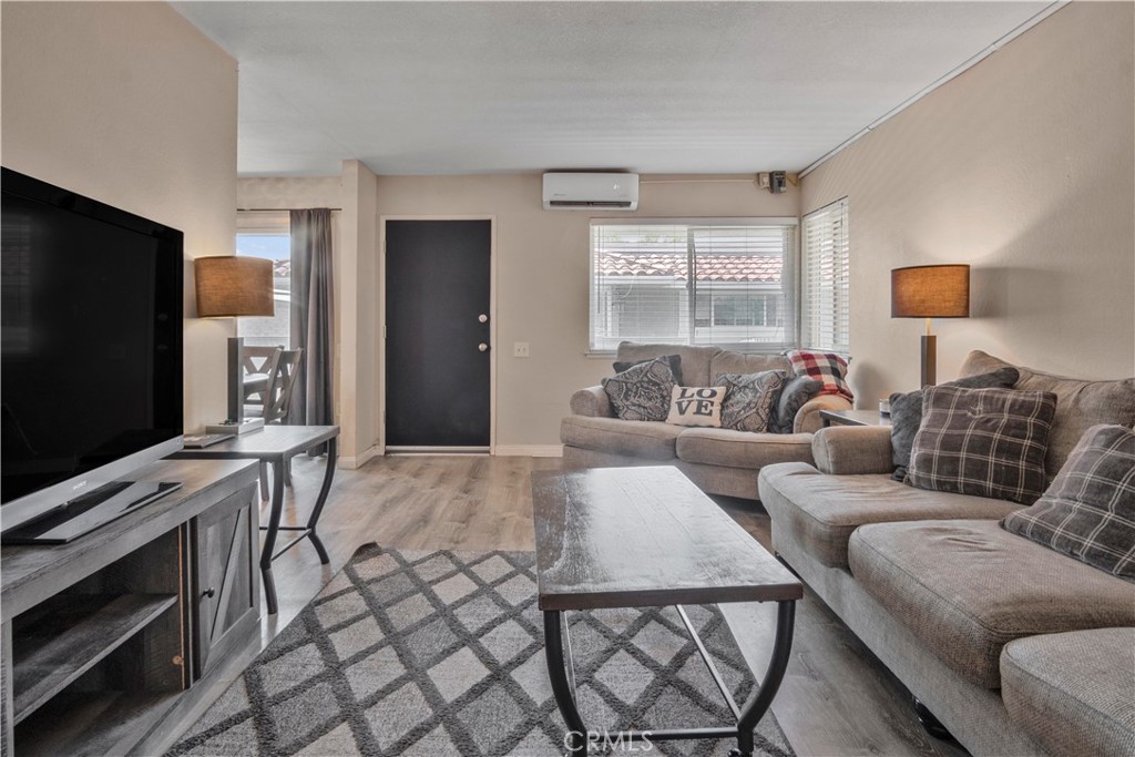 2423 Deodar Property Photo 1