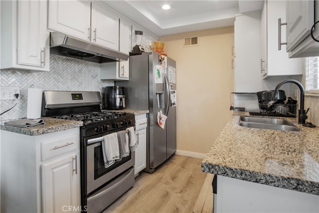2423 Deodar Property Photo 5