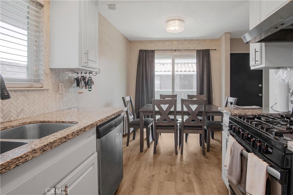 2423 Deodar Property Photo 6